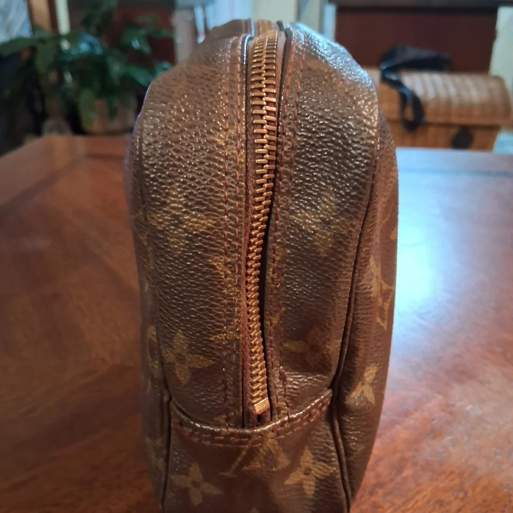 Louis Vuitton Brown Monogram Clutch - Picture 4 of 15
